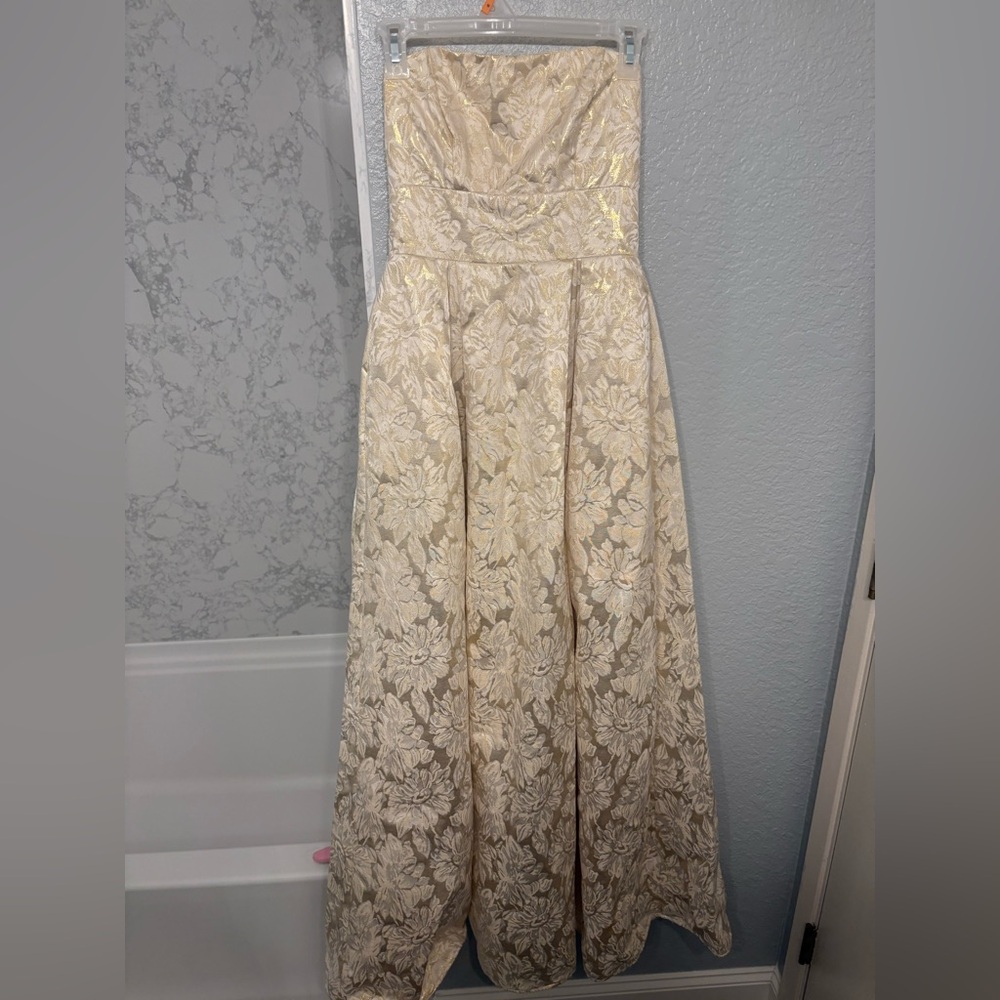 B Darlin Cream and Gold Jacquard Dress Juniors Size 7/8